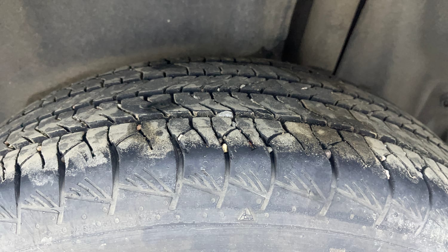 Used 2023 Maruti Suzuki Grand Vitara Zeta Smart Hybrid AT Petrol Automatic tyres LEFT REAR TYRE TREAD VIEW