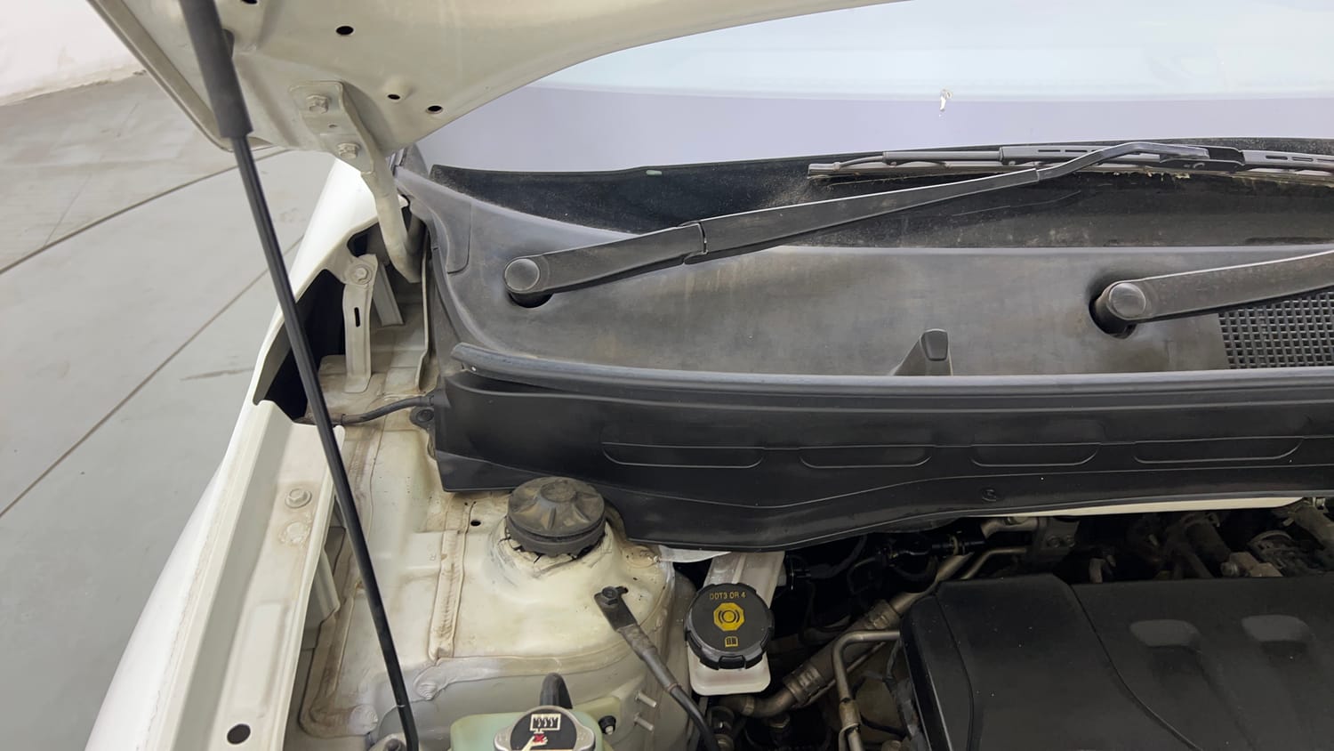 Used 2019 hyundai Venue SX 1.0 Turbo Petrol Petrol Manual engine ENGINE RIGHT SIDE HINGE & APRON VIEW