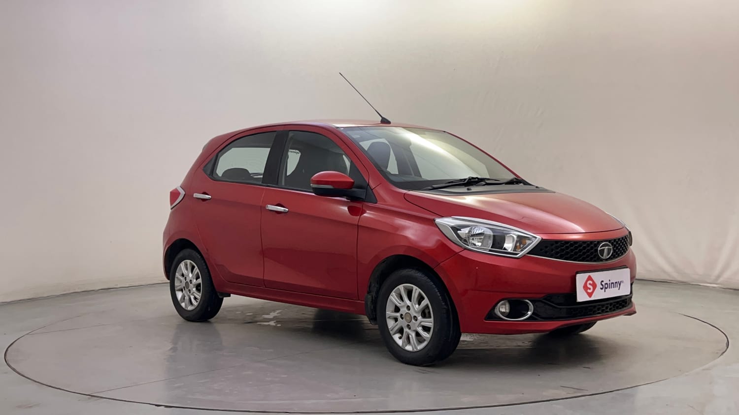 Used 2017 Tata Tiago Revotron XZA Petrol Automatic exterior RIGHT FRONT CORNER VIEW