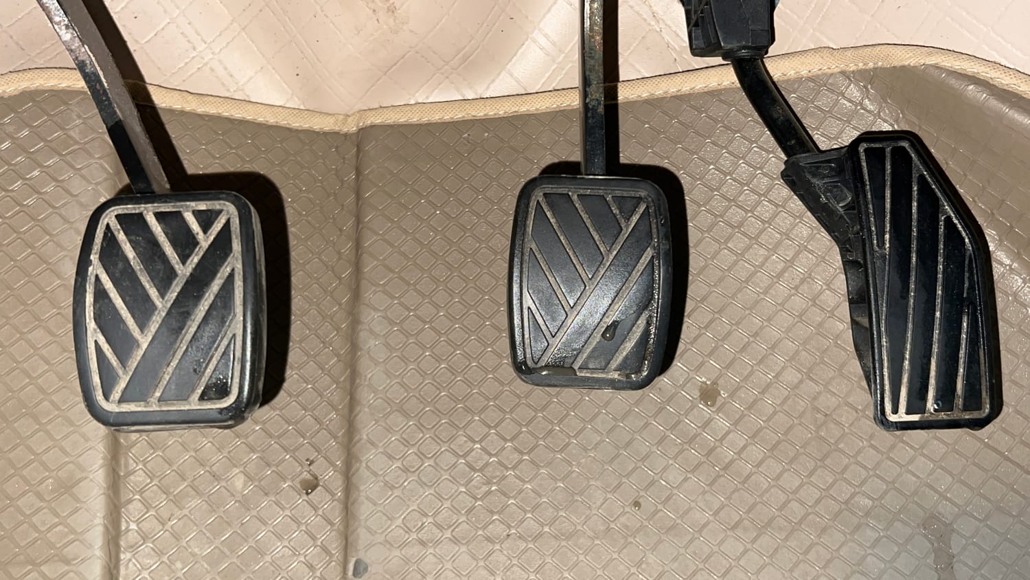 Used 2022 Maruti Suzuki Dzire VXi Petrol Manual interior PEDALS VIEW