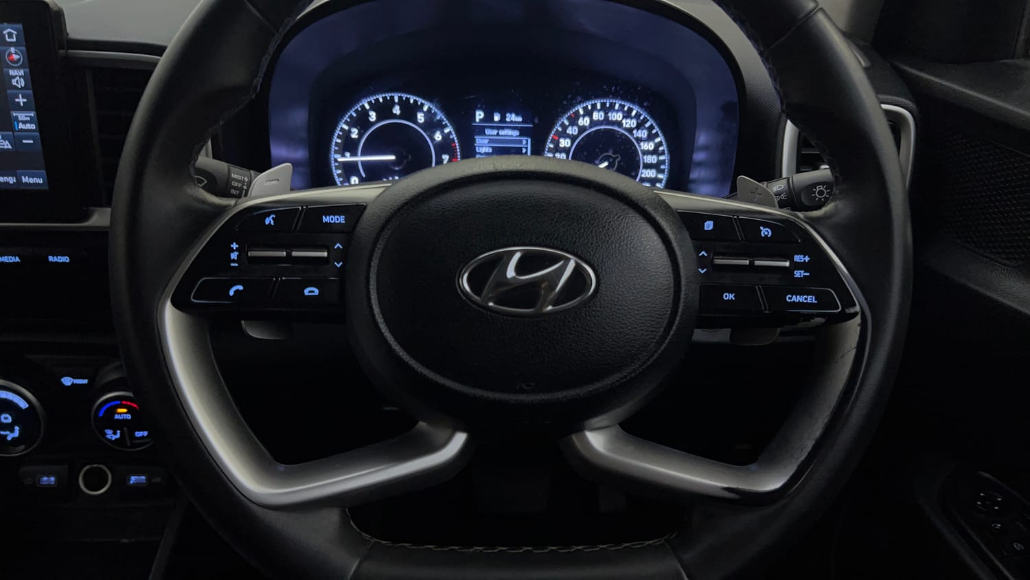 Used 2022 Hyundai Venue SX Plus 1.0 Turbo DCT Petrol Automatic top_features Airbags