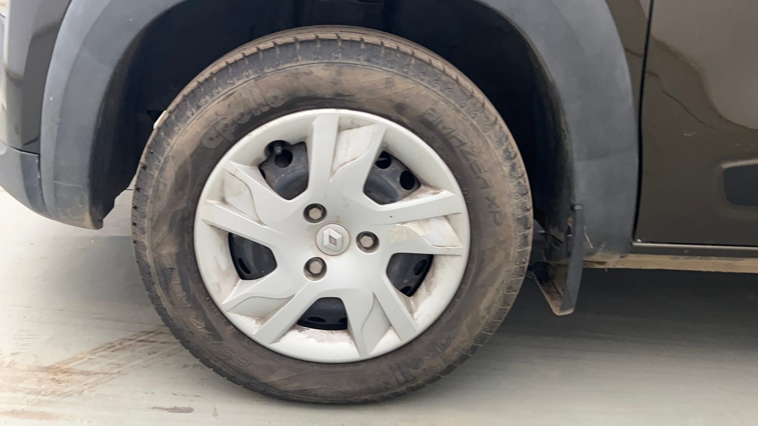 Used 2020 Renault Kwid RXL Petrol Manual tyres LEFT FRONT TYRE RIM VIEW