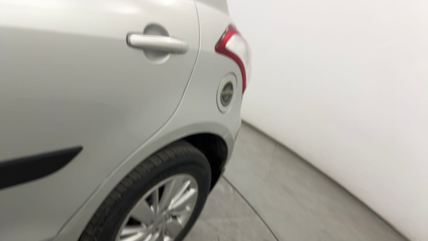 Used 2016 Maruti Suzuki Swift ZXi Petrol Manual dents MINOR SCRATCH