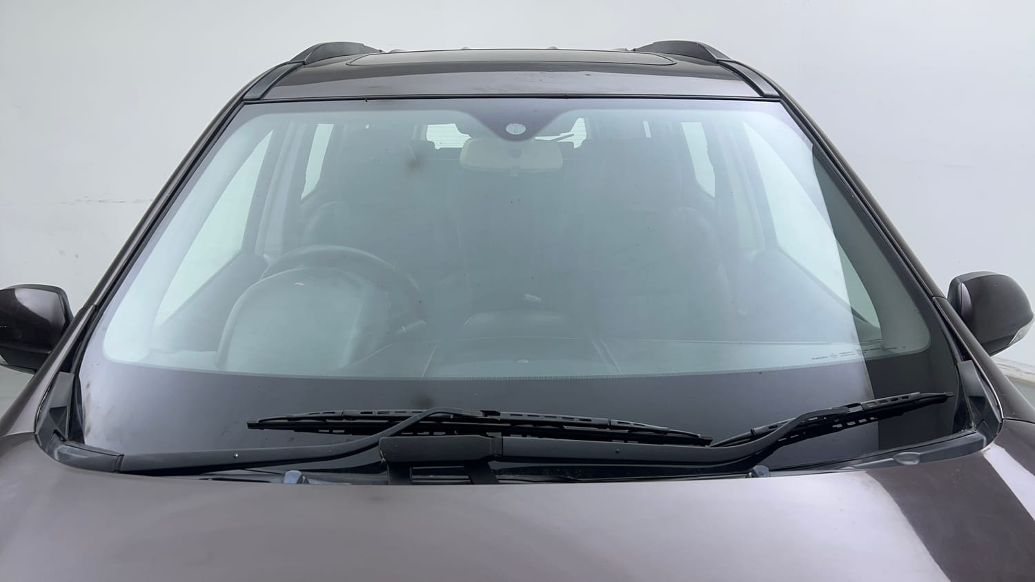Used 2018 Mahindra XUV500 W9 Diesel Manual exterior FRONT WINDSHIELD VIEW