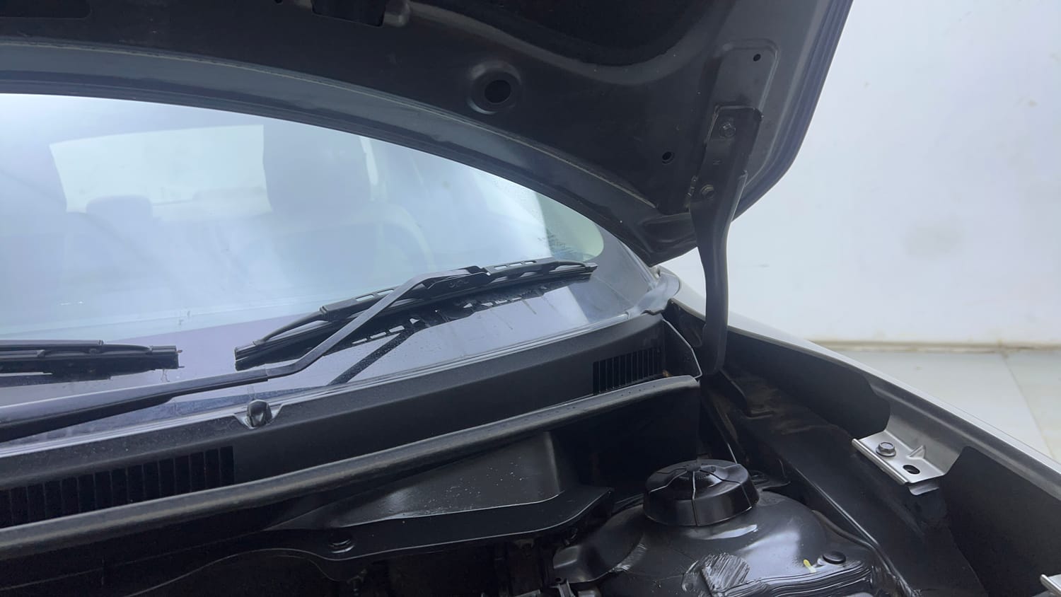 Used 2017 Maruti Suzuki Dzire VXi AMT Petrol Automatic engine ENGINE LEFT SIDE HINGE & APRON VIEW