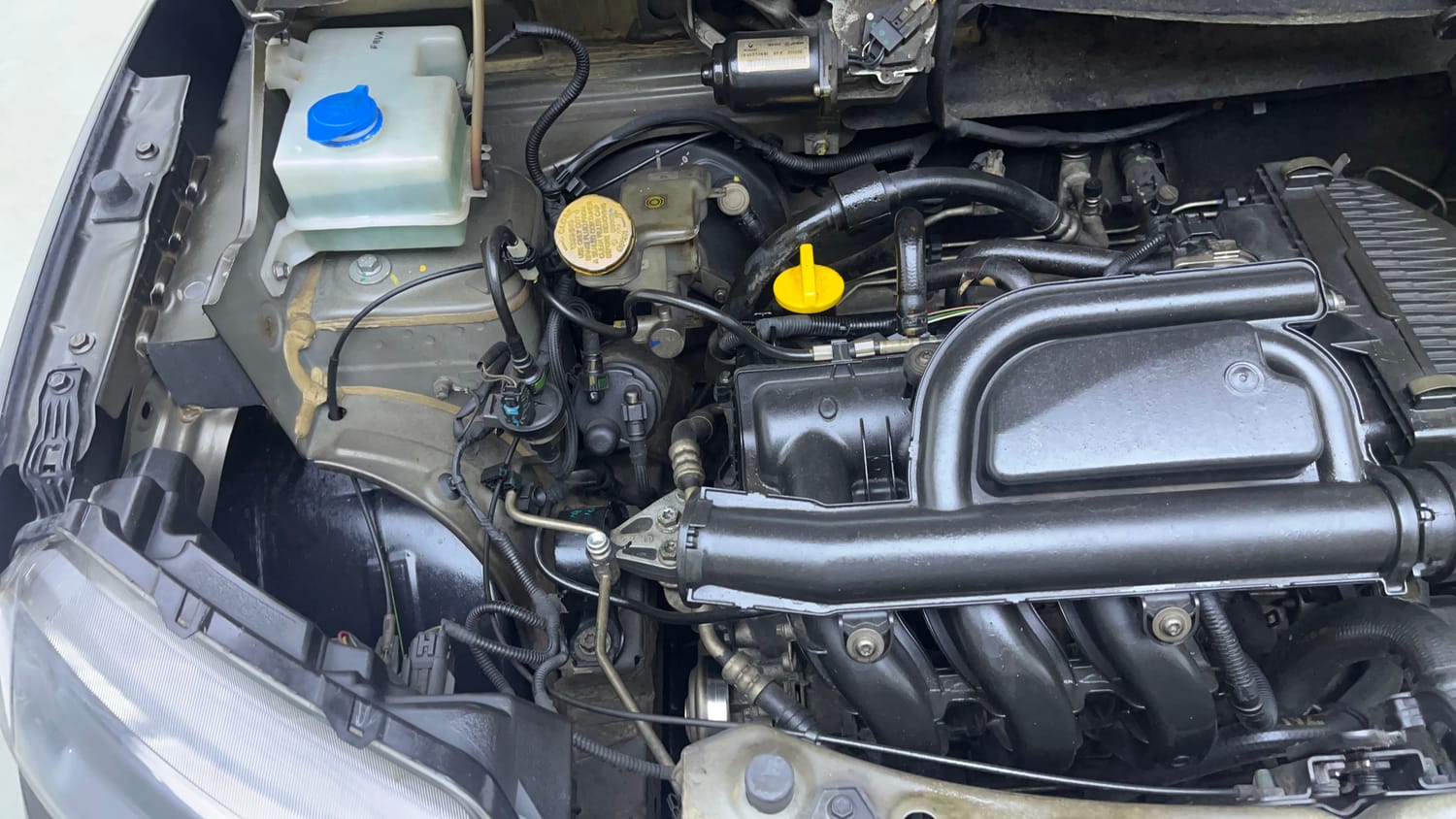 Used 2020 Renault Kwid RXT 1.0 AMT Opt Petrol Automatic engine ENGINE RIGHT SIDE VIEW