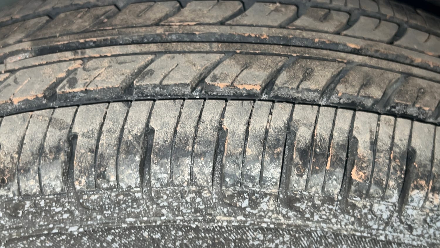 Used 2013 Maruti Suzuki Wagon R LXI Petrol Manual tyres RIGHT REAR TYRE TREAD VIEW