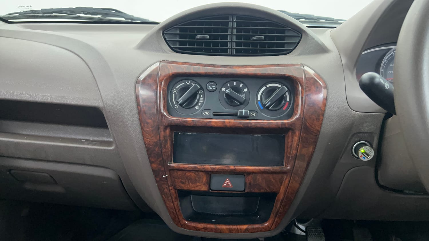 Used 2015 Maruti Suzuki Alto 800 Lxi Petrol Manual interior MUSIC SYSTEM & AC CONTROL VIEW