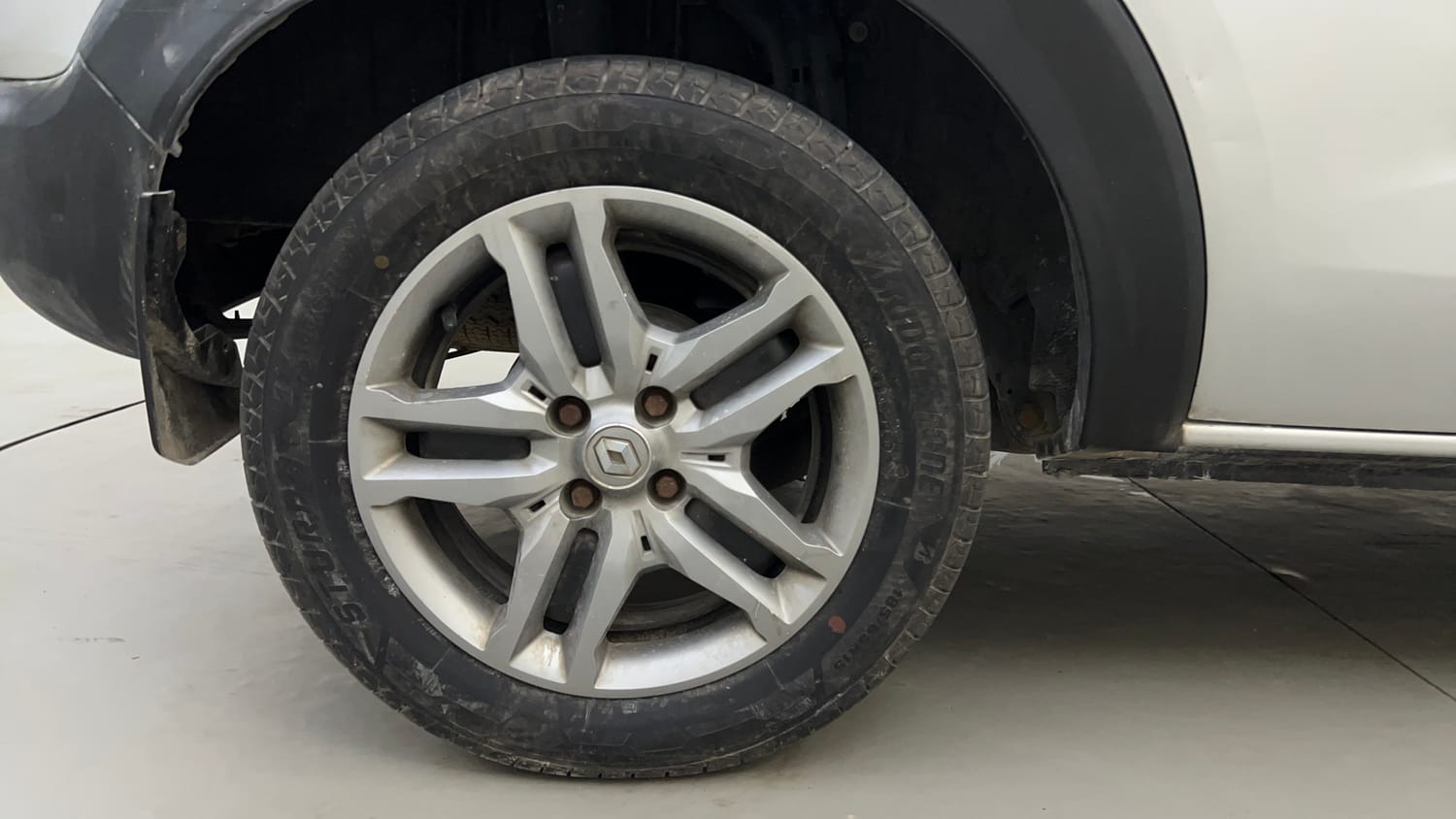 Used 2020 Renault Triber RXZ Petrol Manual tyres RIGHT REAR TYRE RIM VIEW