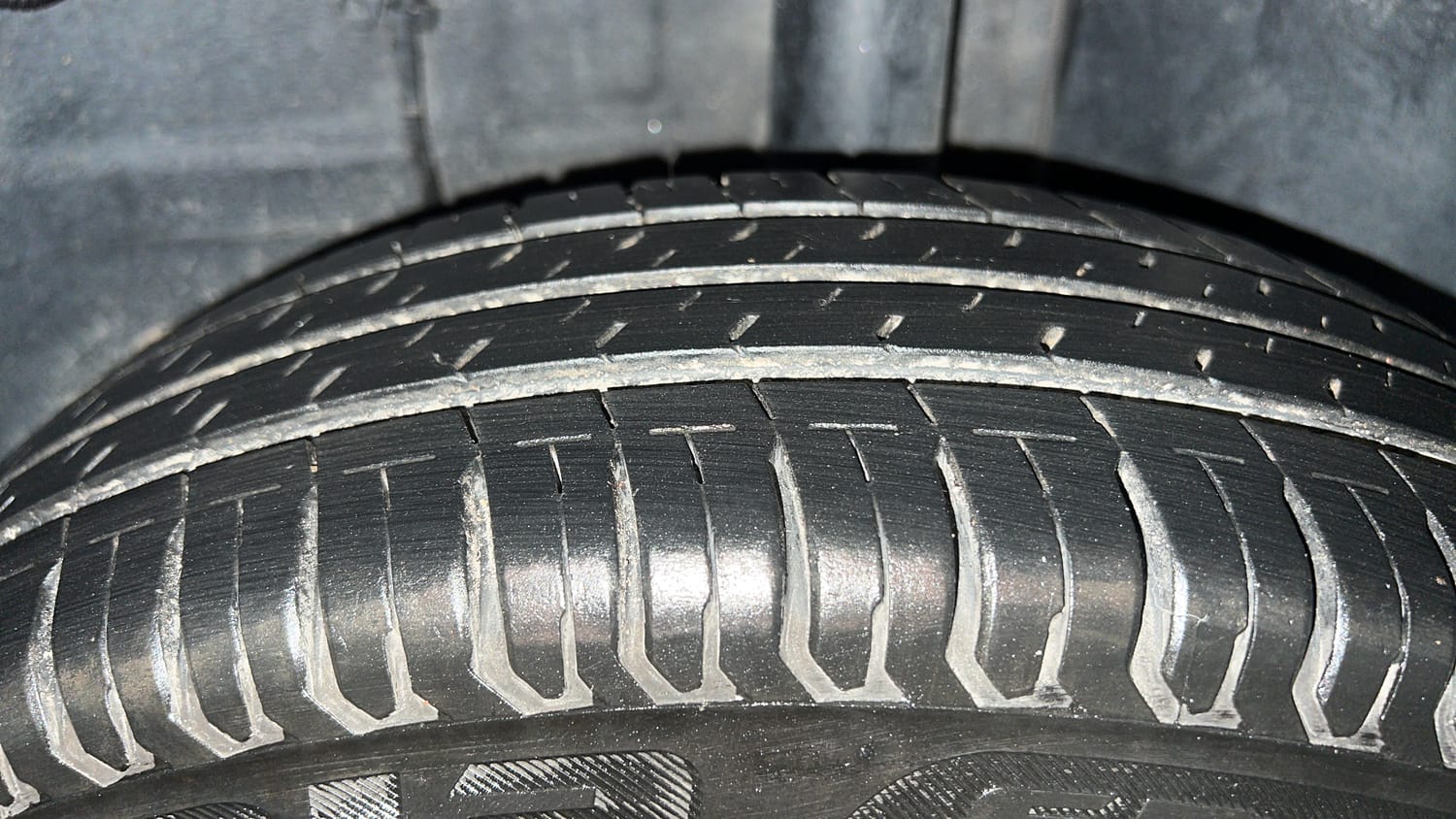 Used 2021 Tata Altroz XE Petrol Petrol Manual tyres LEFT REAR TYRE TREAD VIEW