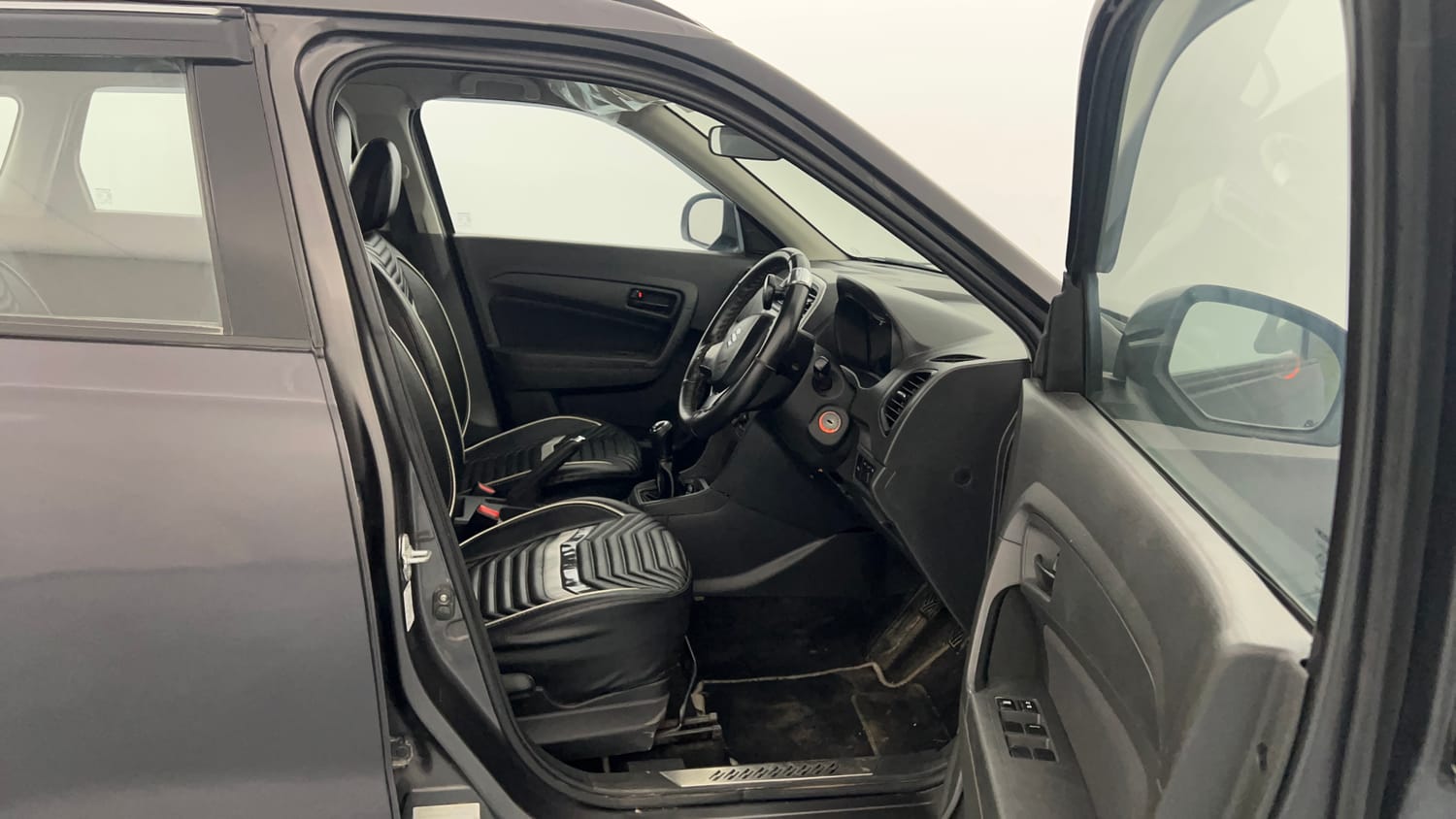 Used 2016 Maruti Suzuki Vitara Brezza [2016-2020] VDi Diesel Manual interior RIGHT SIDE FRONT DOOR CABIN VIEW