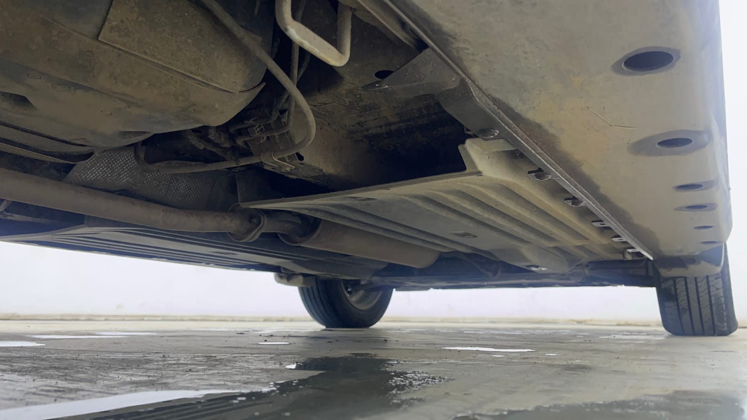 Used 2023 Maruti Suzuki Grand Vitara Zeta Smart Hybrid AT Petrol Automatic extra REAR RIGHT UNDERBODY VIEW
