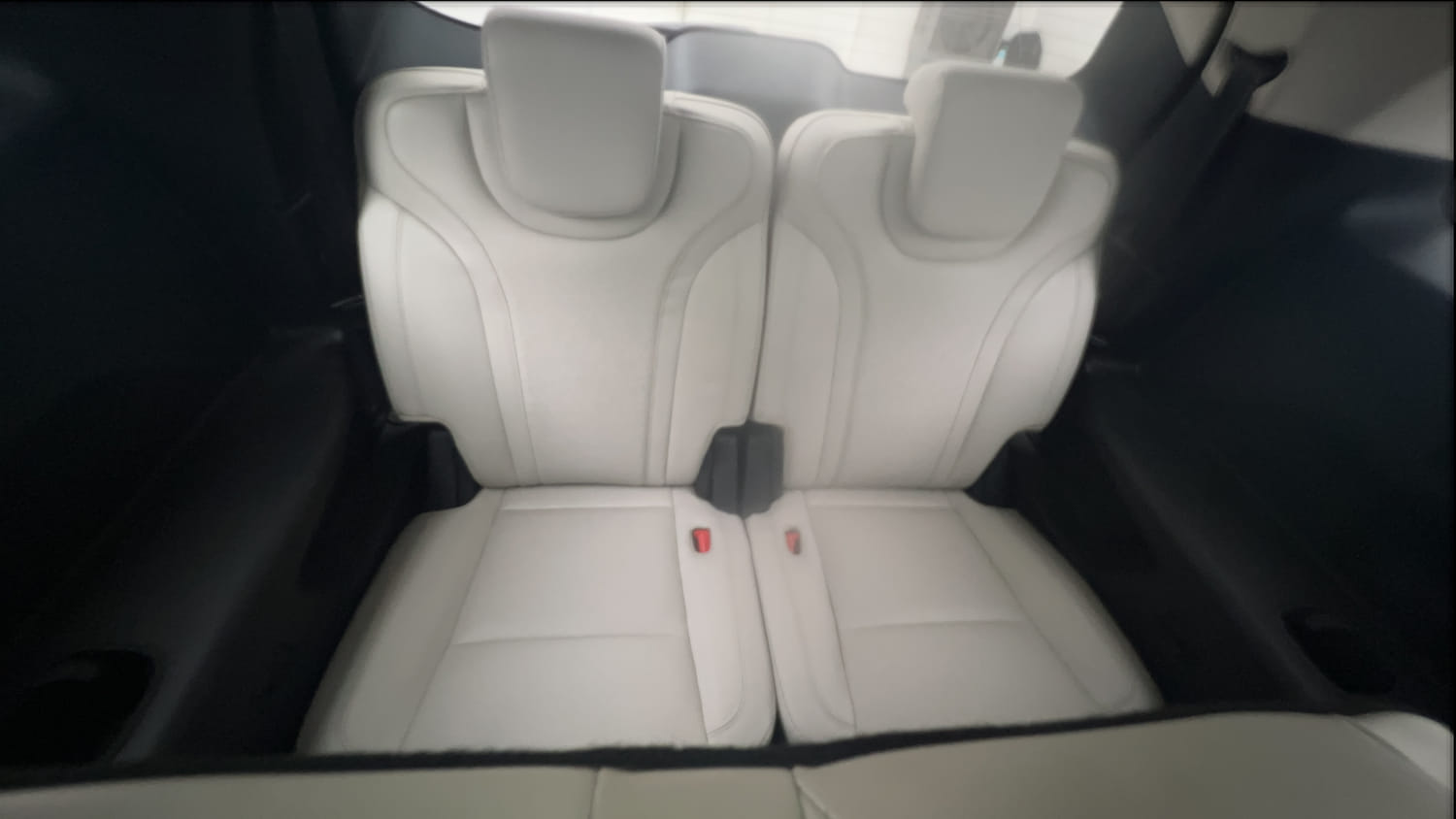 Used 2022 Mahindra XUV700 AX 7 Diesel AT AWD Luxury Pack 7 STR Diesel Automatic interior THIRD ROW SEAT