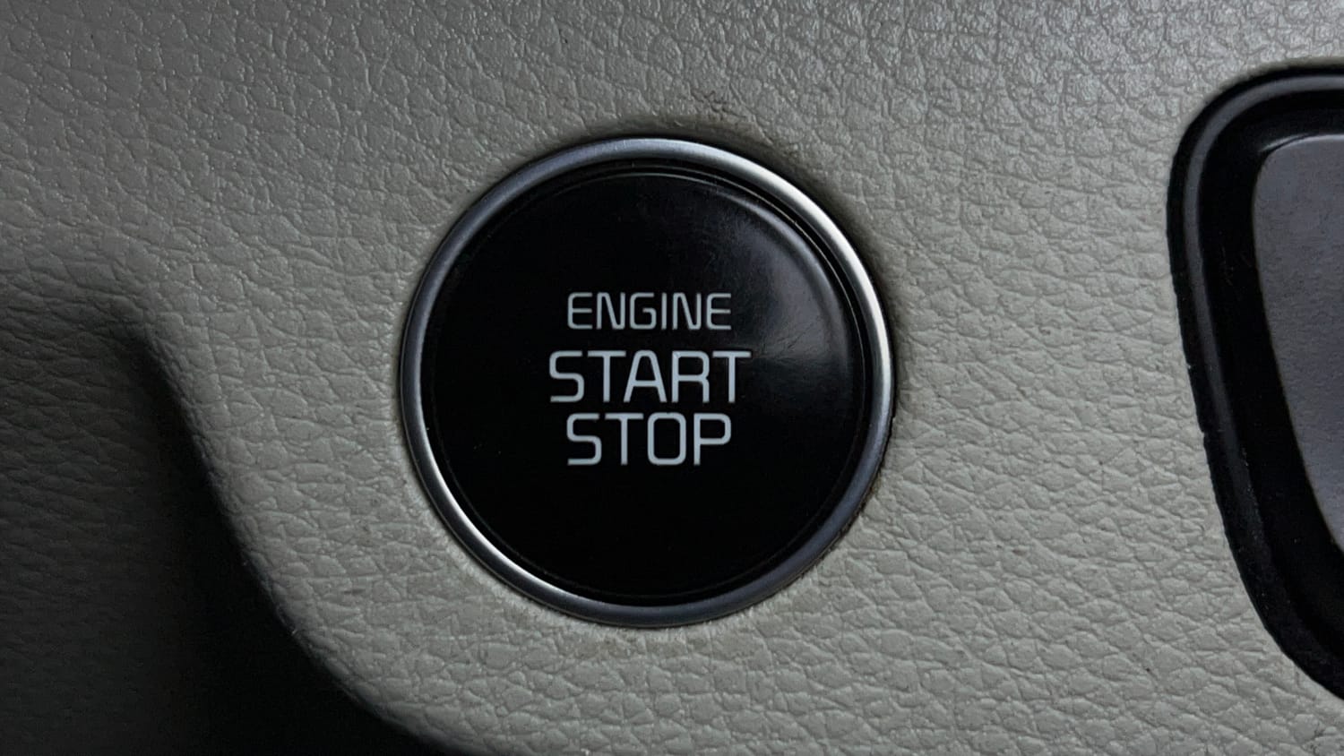 Used 2023 Kia Seltos HTX 1.5 Petrol Manual top_features Keyless start