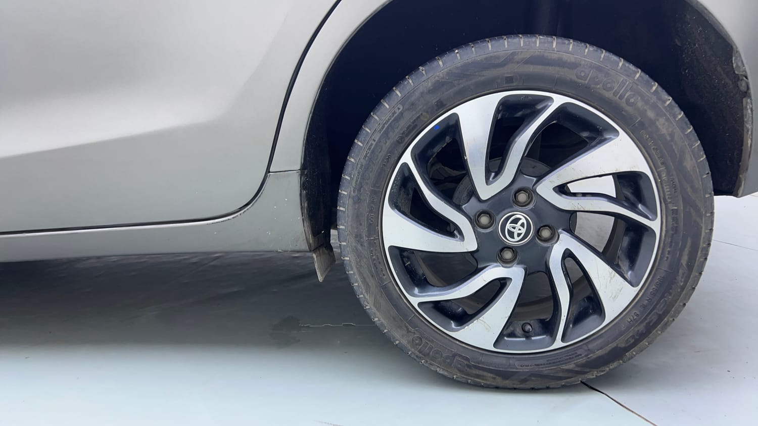 Used 2021 Toyota Glanza V CVT Petrol Automatic tyres LEFT REAR TYRE RIM VIEW