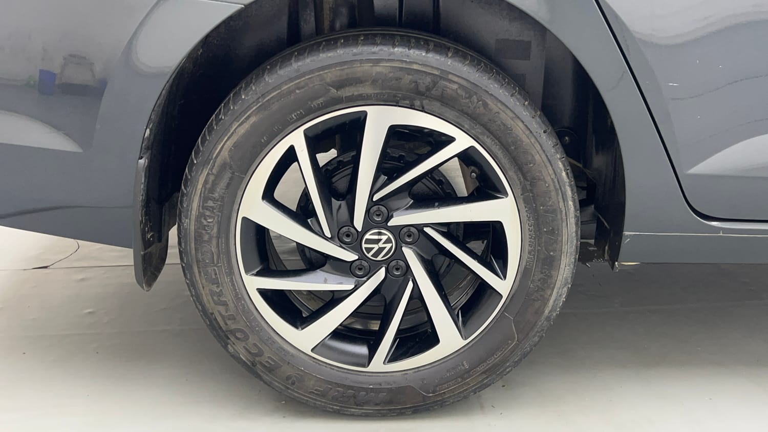 Used 2022 Volkswagen Virtus Topline 1.0 TSI AT Petrol Automatic tyres RIGHT REAR TYRE RIM VIEW