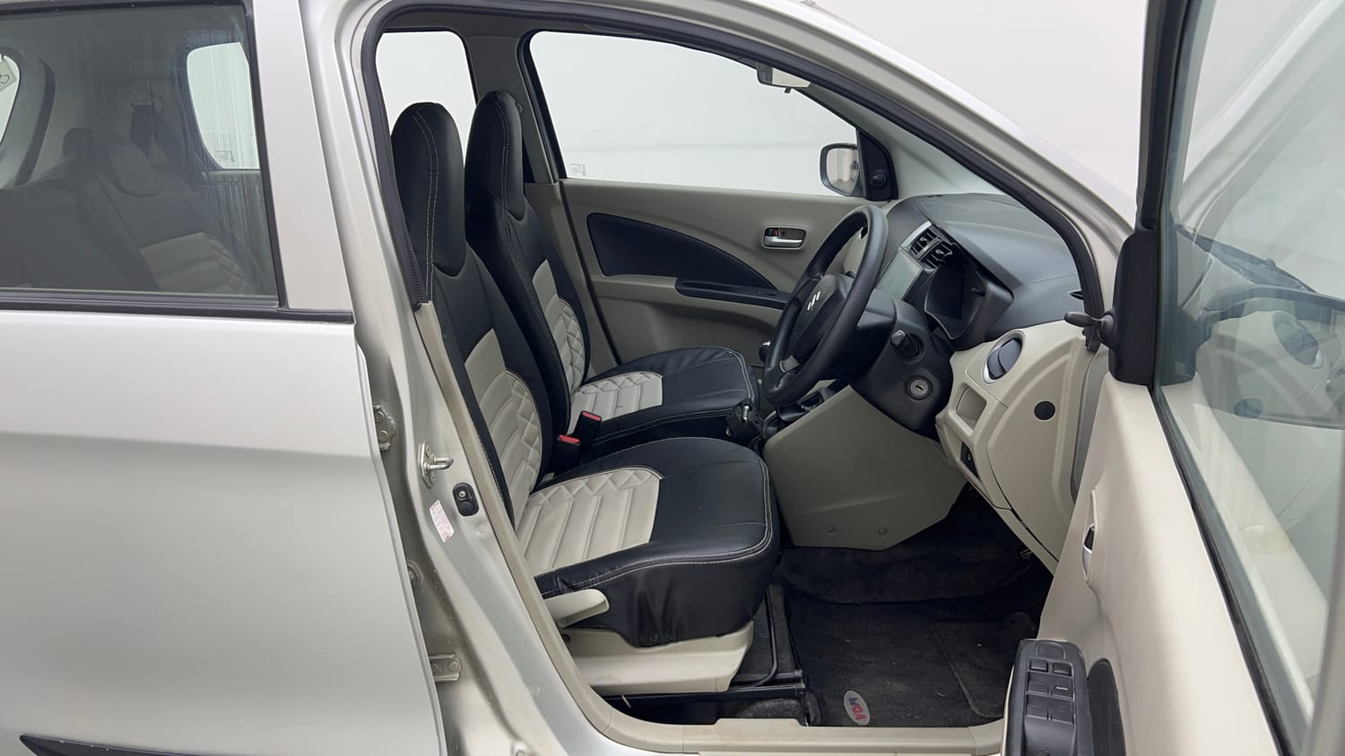Used 2015 Maruti Suzuki Celerio VXi CNG Cng Manual interior RIGHT SIDE FRONT DOOR CABIN VIEW
