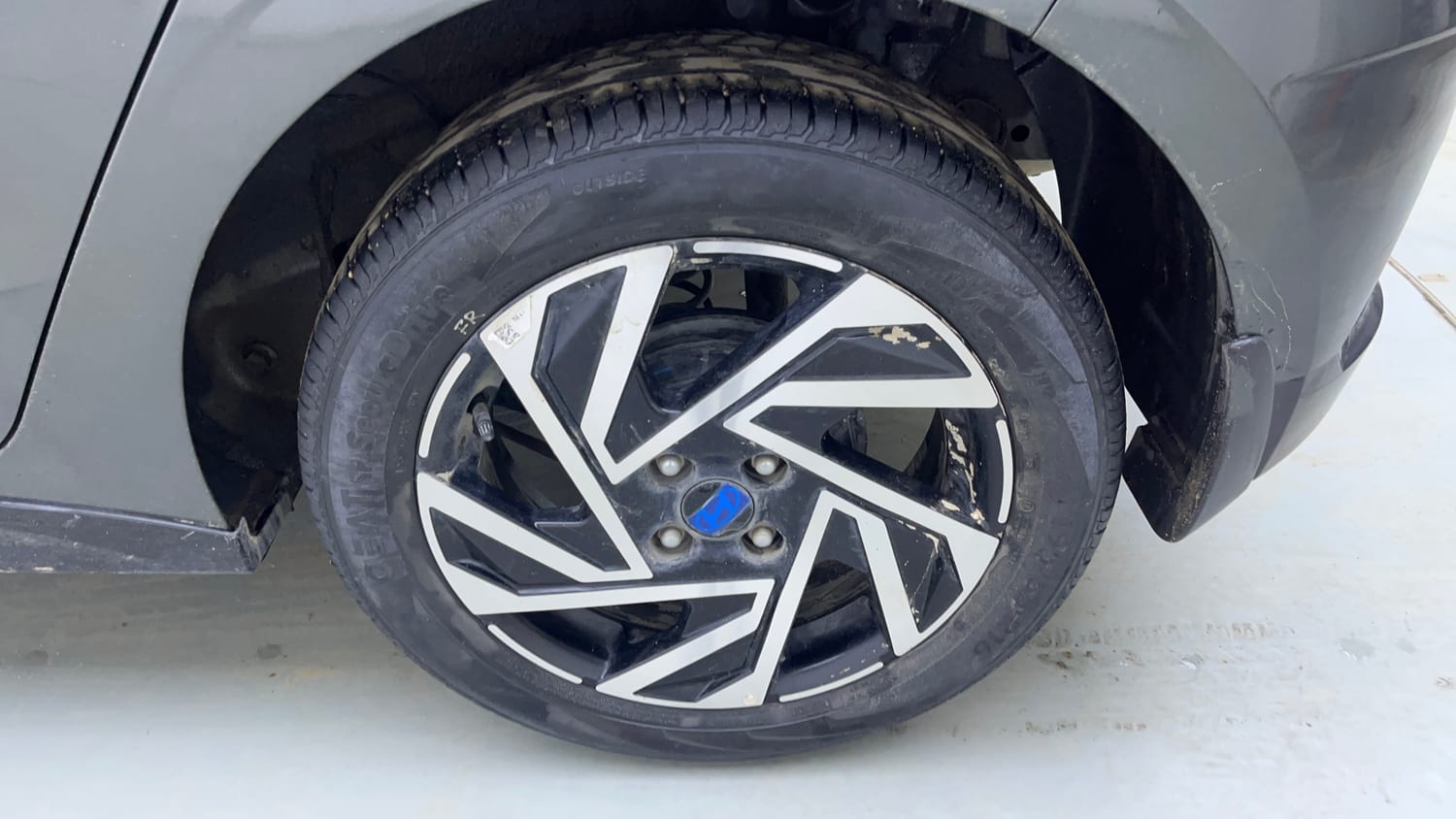Used 2025 Hyundai New i20 Asta (O) 1.2 IVT Petrol Automatic tyres LEFT REAR TYRE RIM VIEW