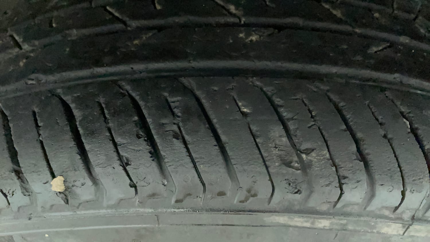 Used 2023 Renault Kiger RXZ AMT Petrol Automatic tyres LEFT FRONT TYRE TREAD VIEW