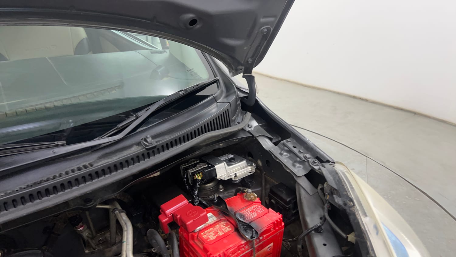 Used 2018 Maruti Suzuki Wagon R 1.0 VXI AMT Petrol Automatic engine ENGINE LEFT SIDE HINGE & APRON VIEW