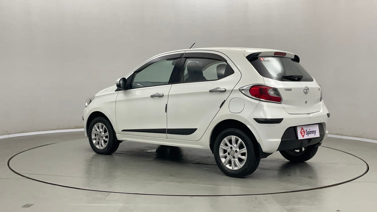 Used 2016 Tata Tiago Revotron XZ Petrol Manual exterior LEFT REAR CORNER VIEW