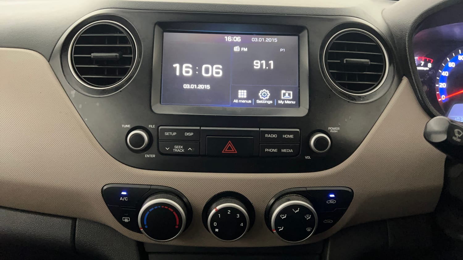 Used 2019 Hyundai Xcent SX Petrol Manual interior MUSIC SYSTEM & AC CONTROL VIEW