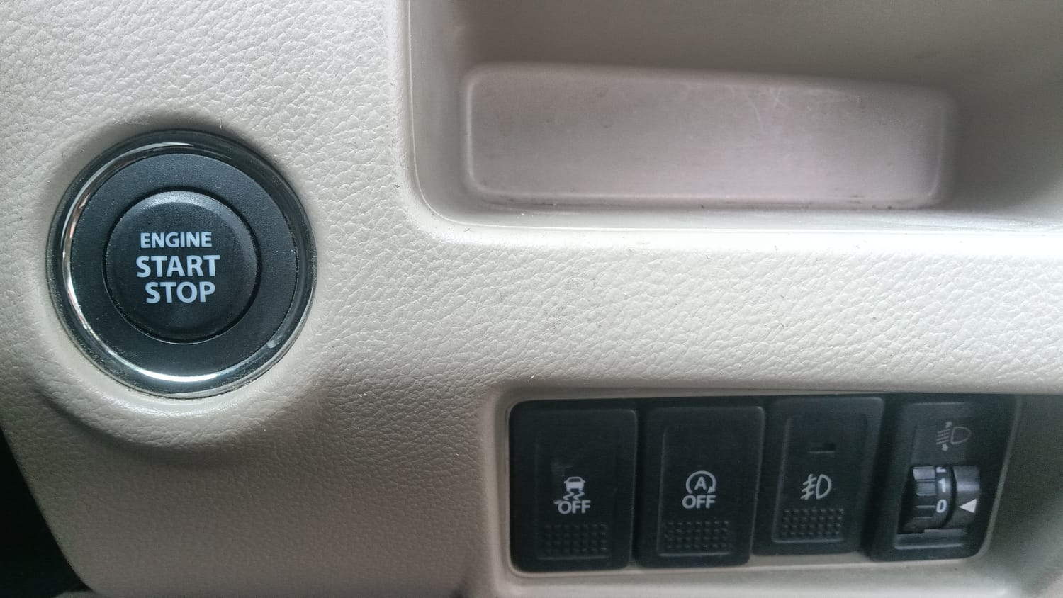 Used 2023 Maruti Suzuki Ciaz Zeta 1.5 Petrol Manual top_features Keyless start