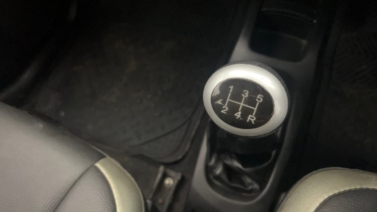 Used 2013 Maruti Suzuki Wagon R LXI Petrol Manual interior GEAR  KNOB VIEW