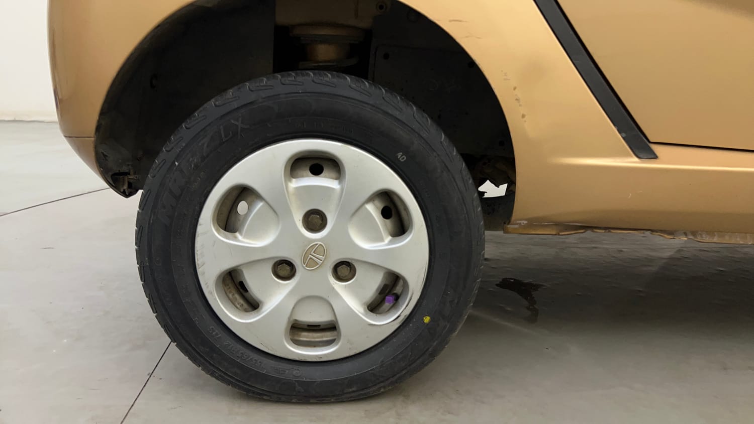 Used 2015 Tata Nano Twist XTA Petrol Automatic tyres RIGHT REAR TYRE RIM VIEW