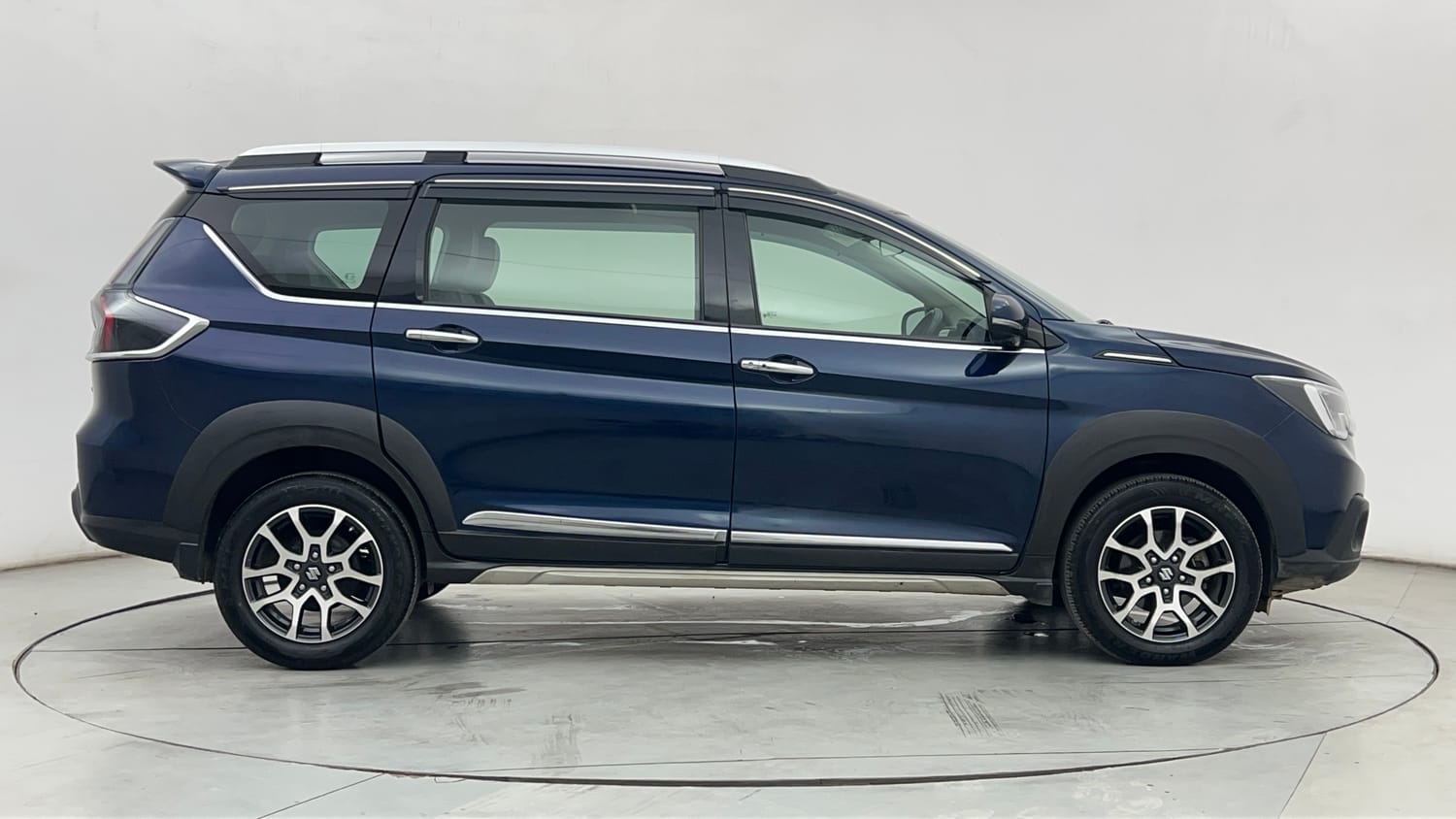 Used 2022 Maruti Suzuki XL6 Alpha Plus MT Petrol Petrol Manual exterior RIGHT SIDE VIEW
