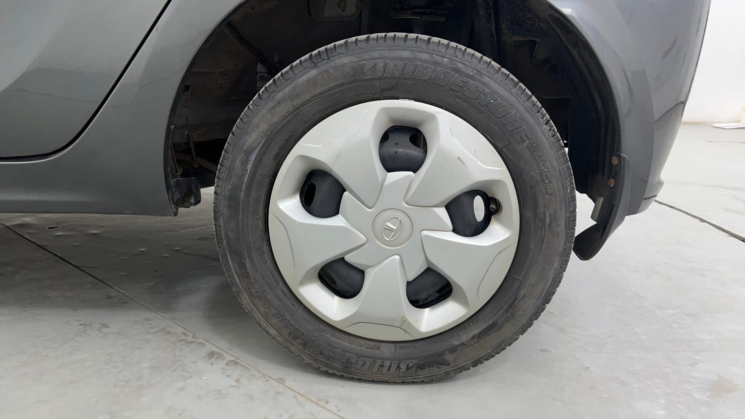 Used 2022 Tata Tiago XT CNG Cng Manual tyres LEFT REAR TYRE RIM VIEW
