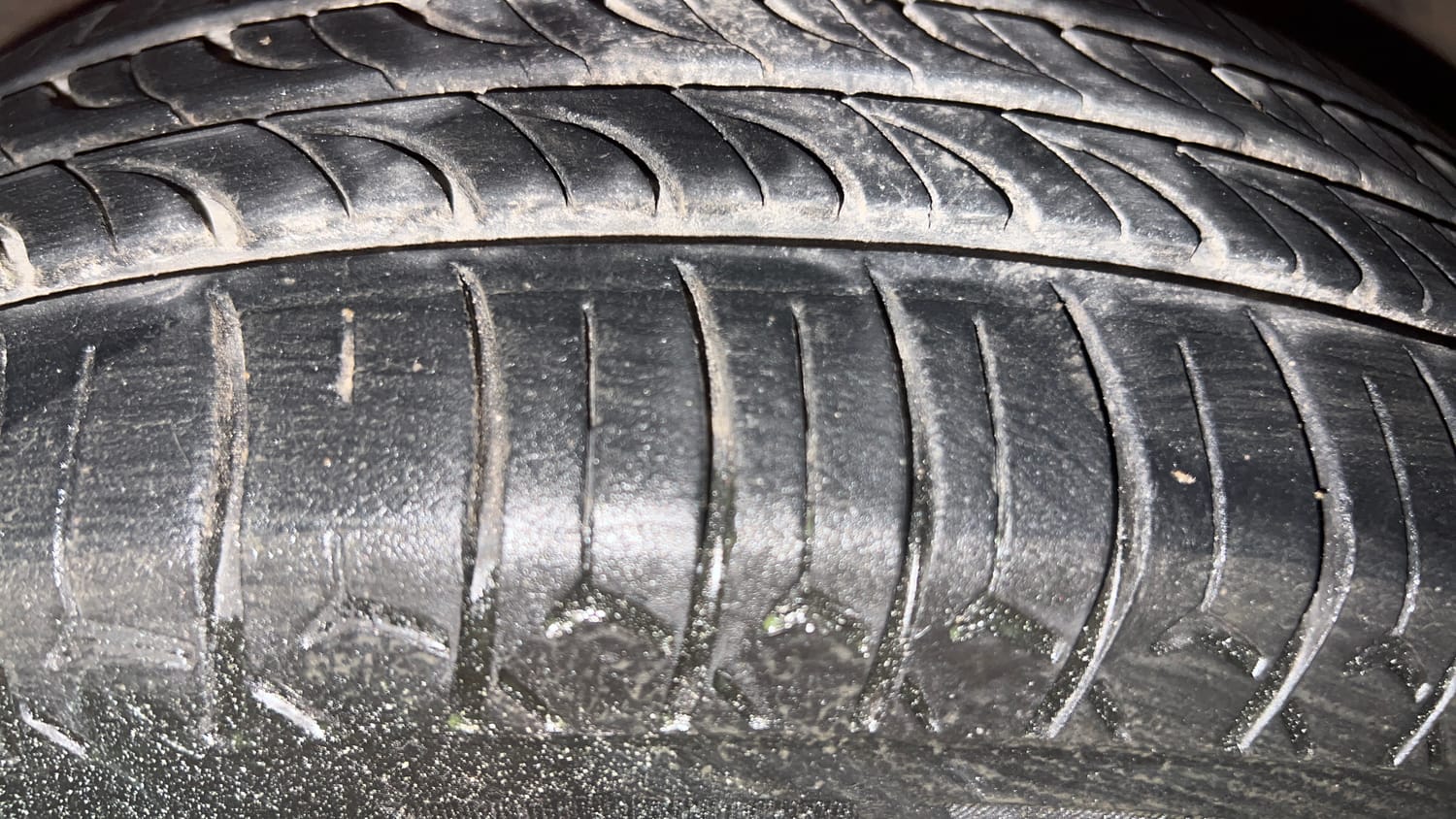 Used 2015 Maruti Suzuki Celerio VXi AMT Petrol Automatic tyres LEFT FRONT TYRE TREAD VIEW