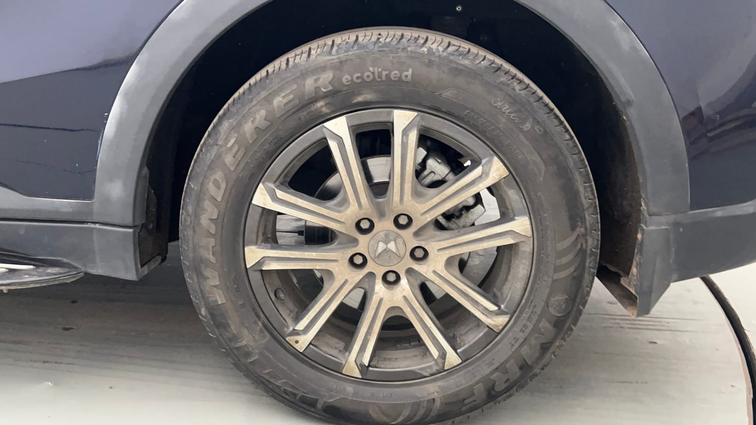 Used 2022 Mahindra XUV700 AX 7 Diesel AT AWD Luxury Pack 7 STR Diesel Automatic tyres LEFT REAR TYRE RIM VIEW