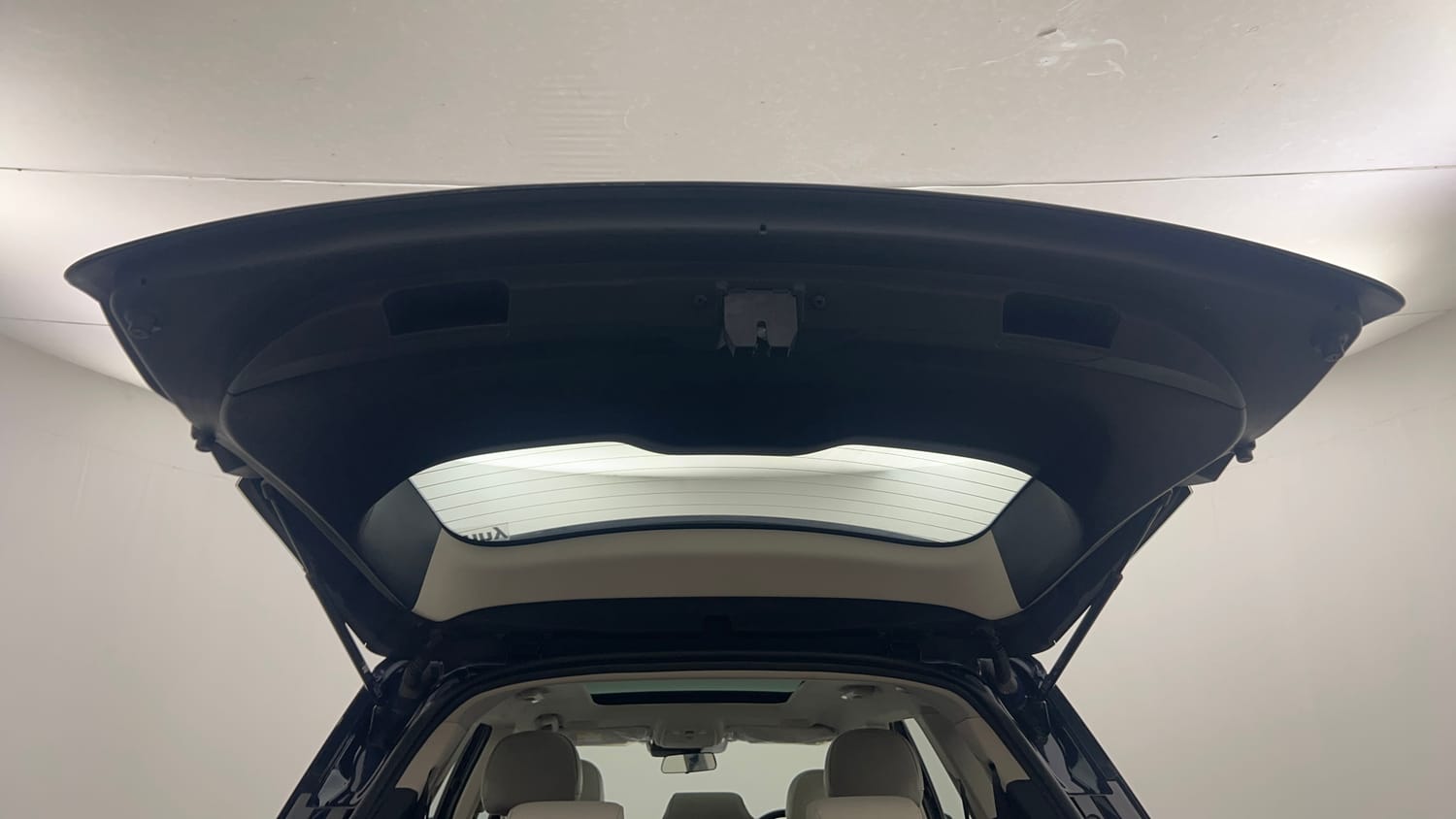 Used 2022 Mahindra XUV700 AX 7 Diesel AT AWD Luxury Pack 7 STR Diesel Automatic interior DICKY DOOR OPEN VIEW