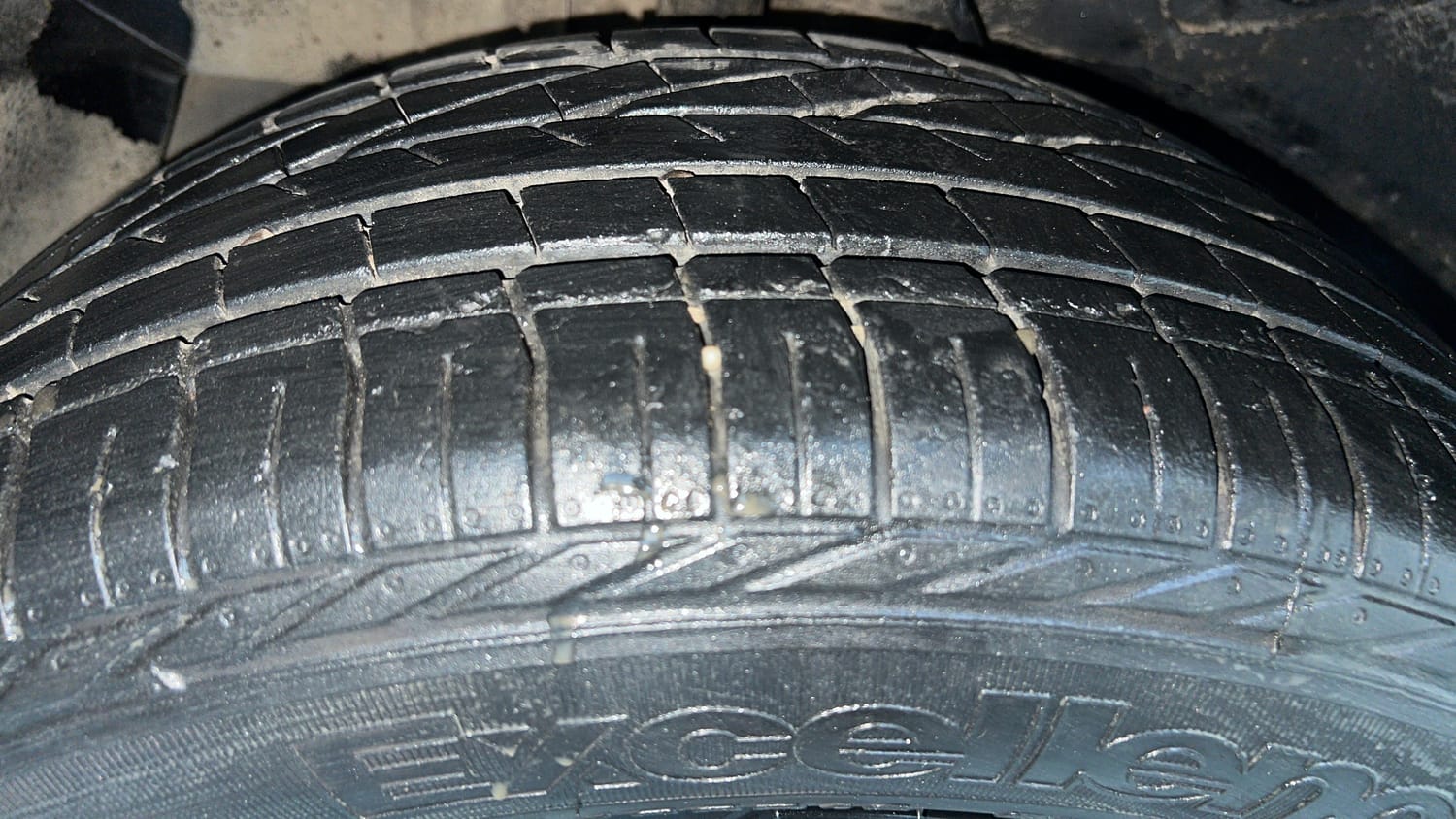 Used 2023 Tata Nexon XZA Plus Petrol Automatic tyres RIGHT REAR TYRE TREAD VIEW