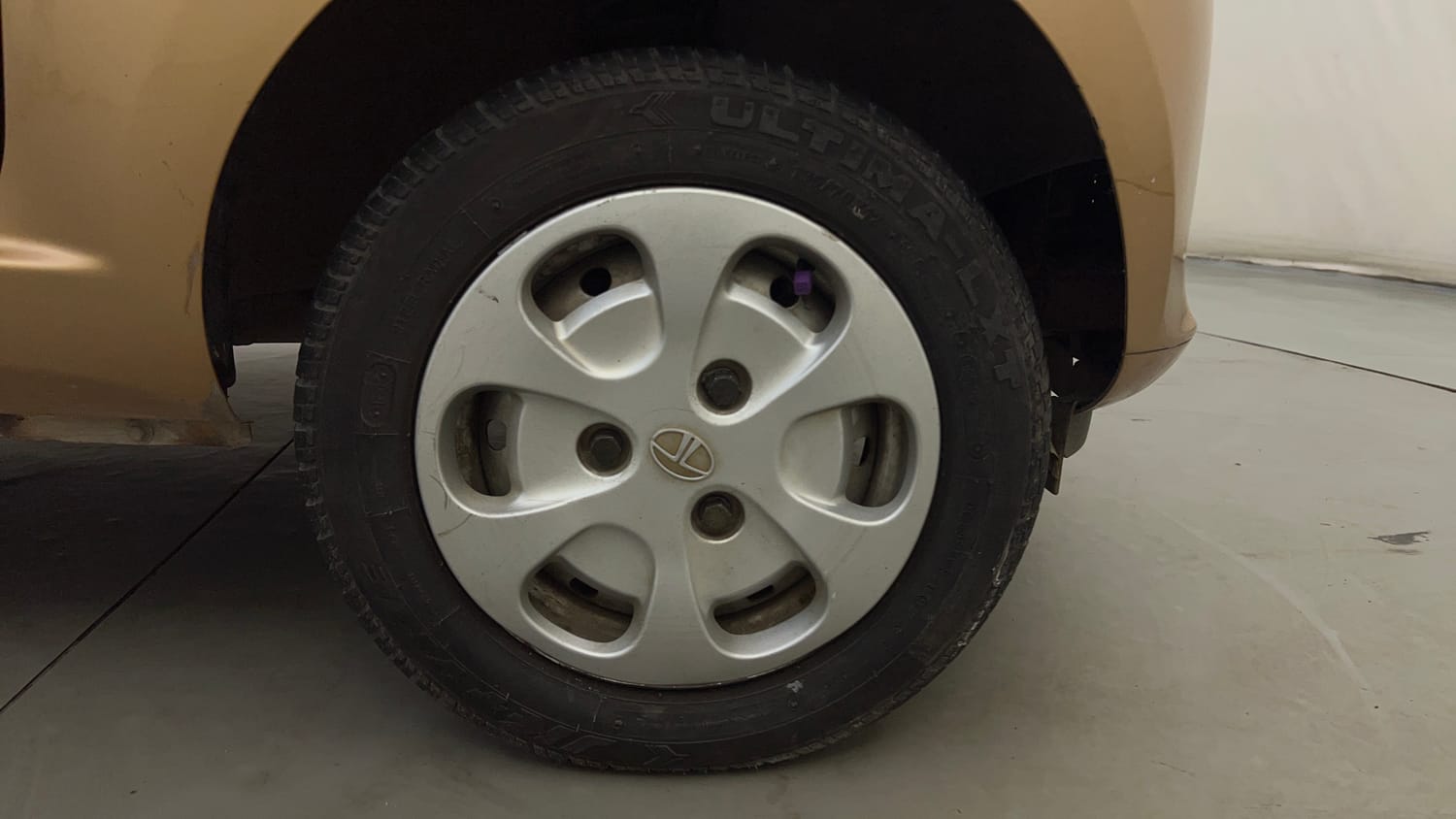 Used 2015 Tata Nano Twist XTA Petrol Automatic tyres RIGHT FRONT TYRE RIM VIEW