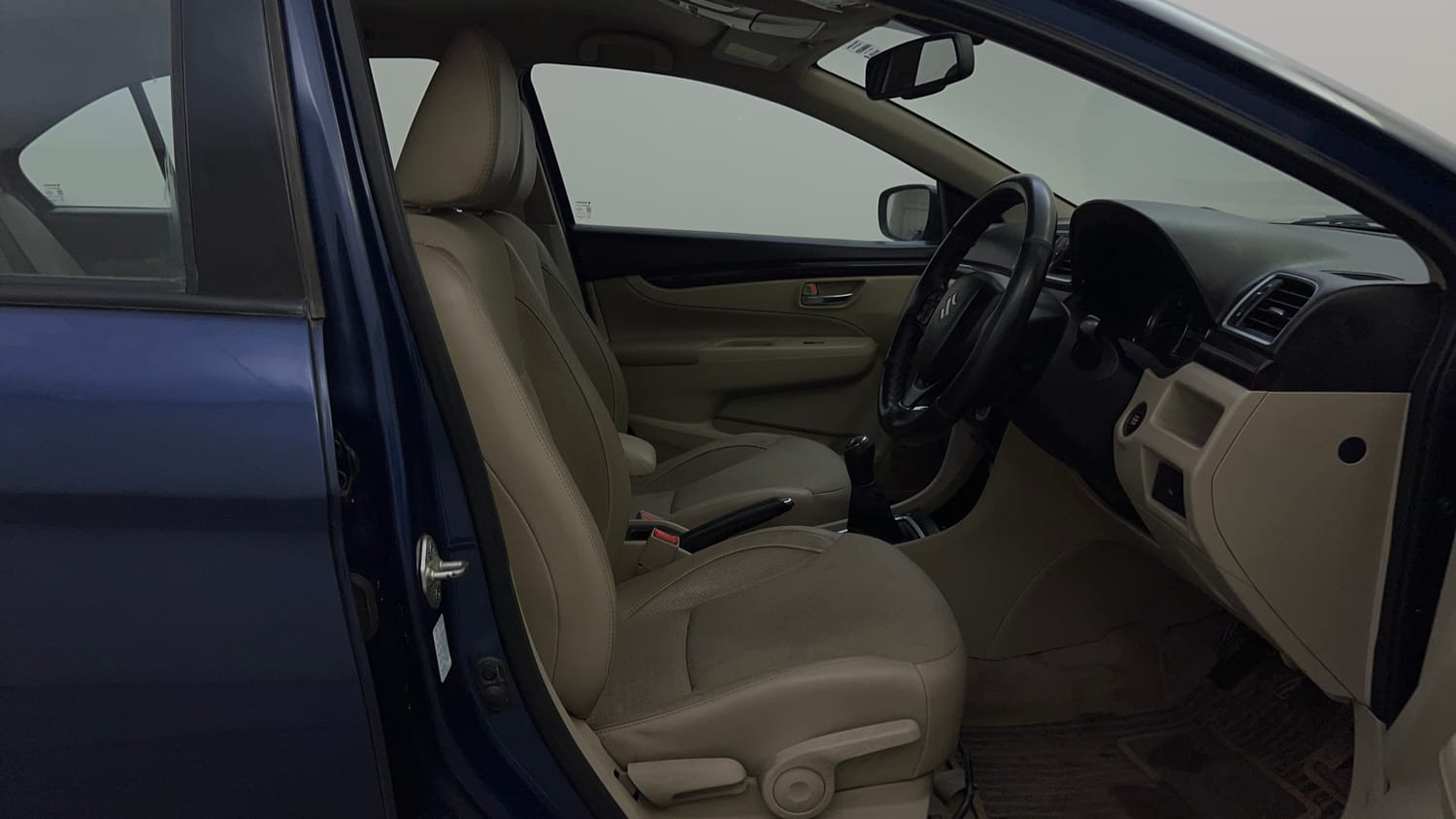 Used 2018 Maruti Suzuki Ciaz Zeta 1.4 MT Petrol Manual interior RIGHT SIDE FRONT DOOR CABIN VIEW
