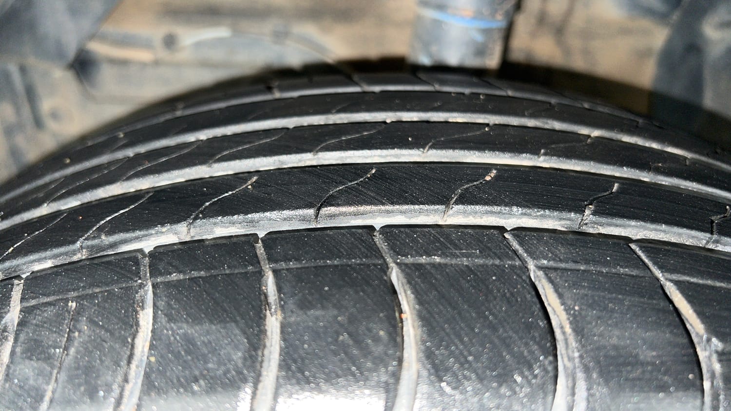 Used 2016 Maruti Suzuki Vitara Brezza [2016-2020] VDi Diesel Manual tyres LEFT FRONT TYRE TREAD VIEW