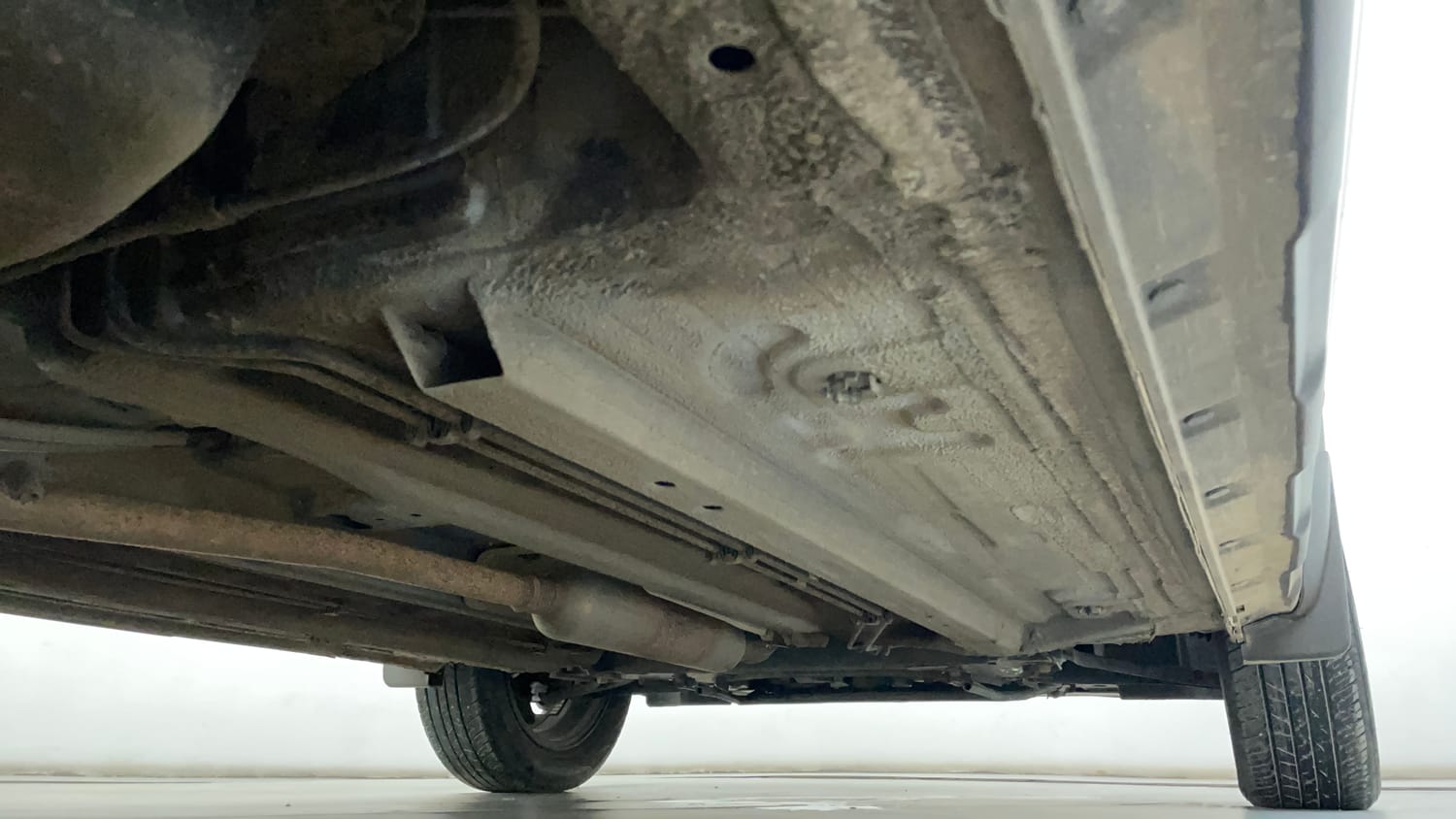 Used 2023 Renault Kiger RXZ AMT Petrol Automatic extra REAR RIGHT UNDERBODY VIEW