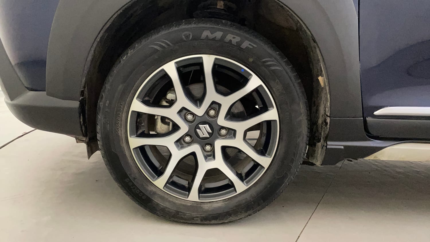 Used 2024 Maruti Suzuki XL6 Zeta MT Petrol Petrol Manual tyres LEFT FRONT TYRE RIM VIEW