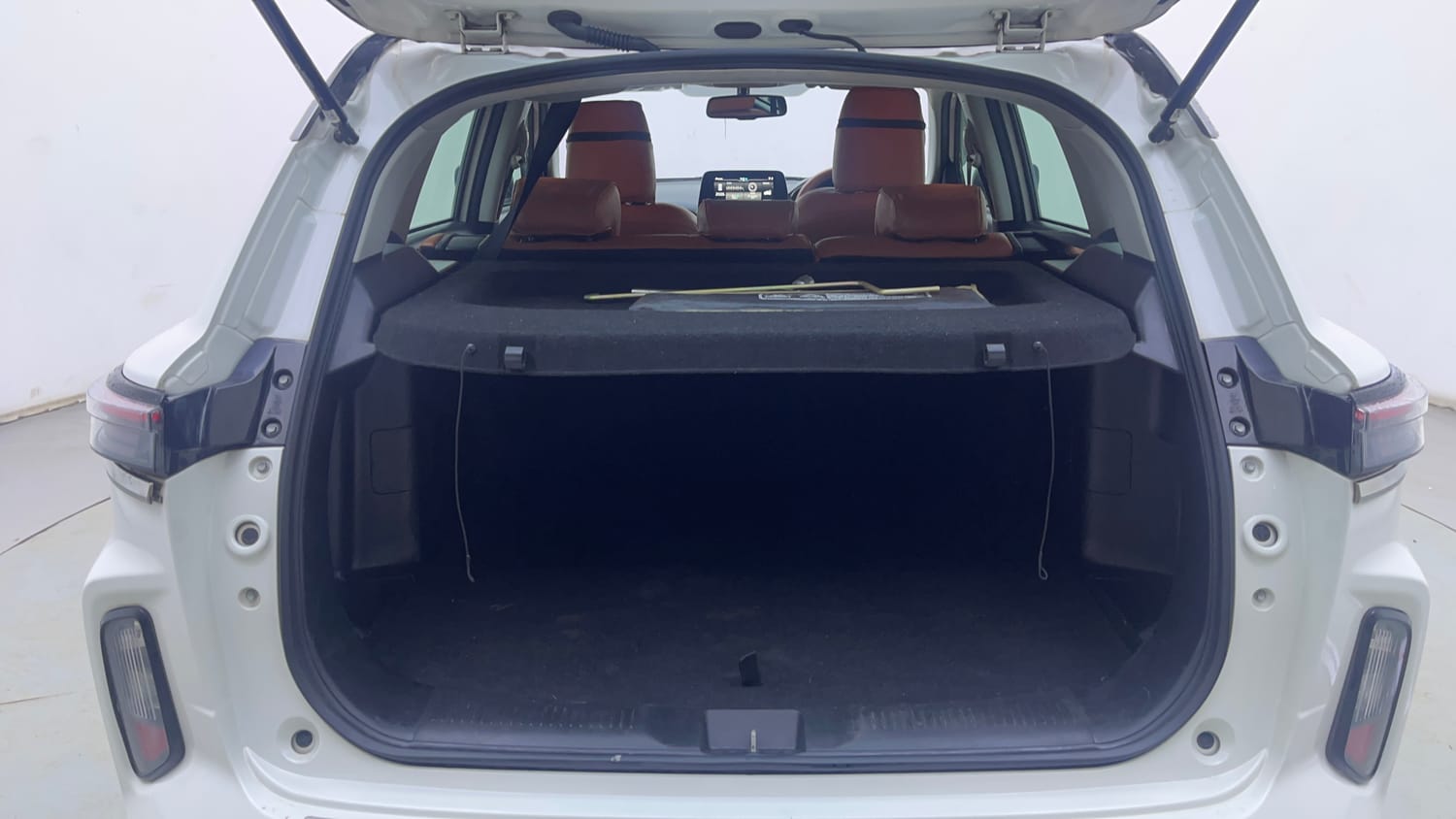 Used 2023 Maruti Suzuki Grand Vitara Zeta Smart Hybrid AT Petrol Automatic interior DICKY INSIDE VIEW