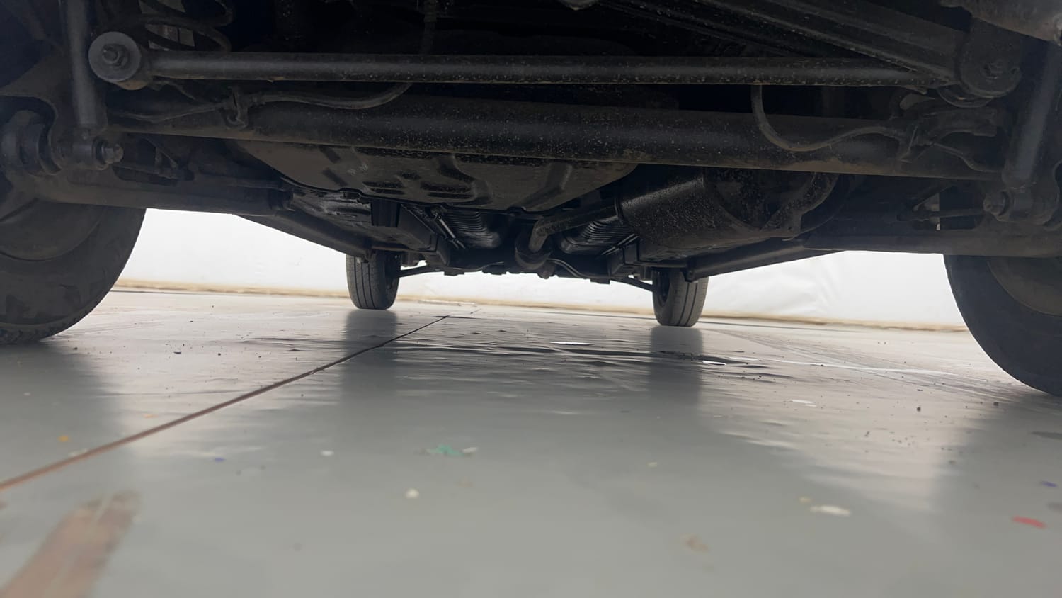 Used 2013 Maruti Suzuki Wagon R LXI Petrol Manual extra REAR UNDERBODY VIEW (TAKEN FROM REAR)