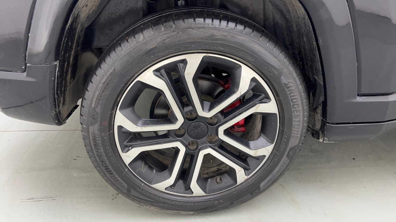 Used 2021 Jeep Compass Model S (O) 1.4 Petrol DCT Petrol Automatic tyres RIGHT REAR TYRE RIM VIEW