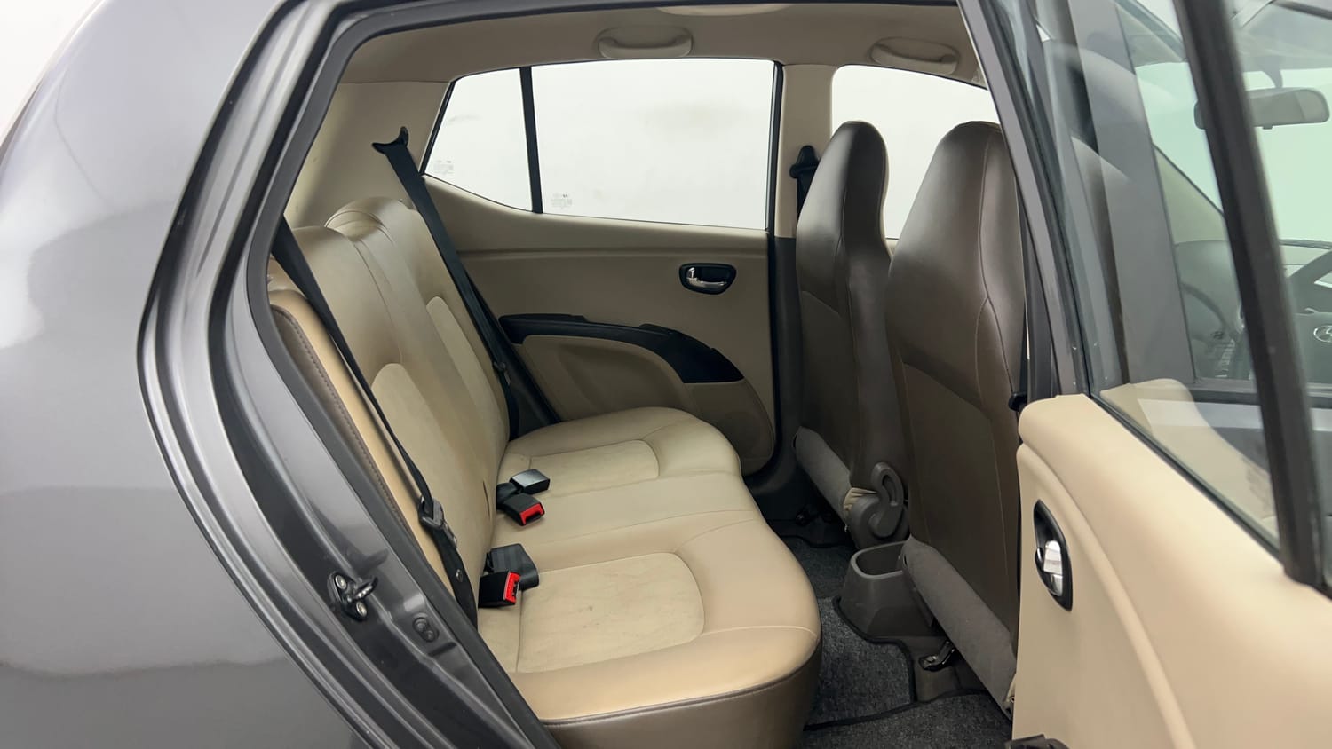 Used 2013 Hyundai i10 1.1L iRDE Magna Special Edition Petrol Manual interior RIGHT SIDE REAR DOOR CABIN VIEW