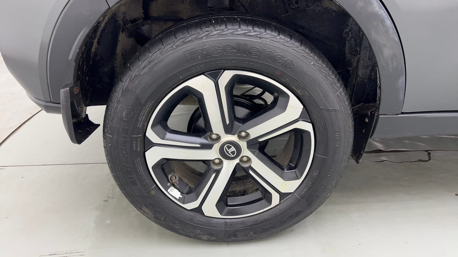 Used 2023 Tata Nexon XZA Plus Petrol Automatic tyres RIGHT REAR TYRE RIM VIEW