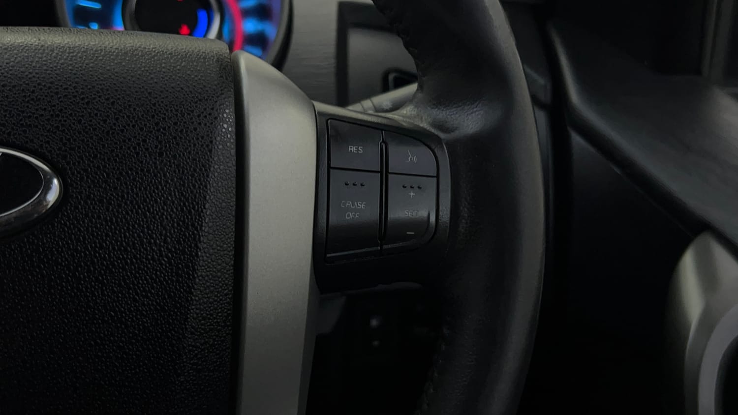 Used 2017 Mahindra XUV500 W10 Diesel Manual top_features Cruise control