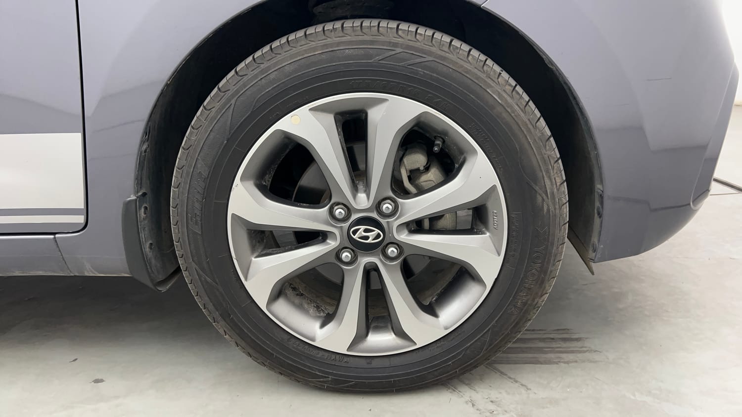 Used 2018 Hyundai Xcent SX (O) Petrol Manual tyres RIGHT FRONT TYRE RIM VIEW