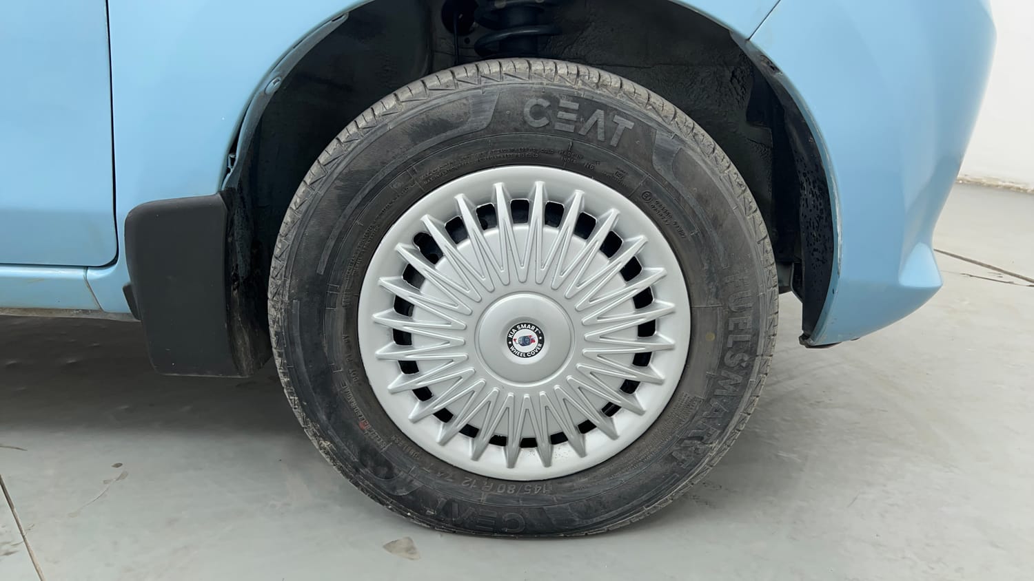 Used 2015 Maruti Suzuki Alto 800 Lxi Petrol Manual tyres RIGHT FRONT TYRE RIM VIEW