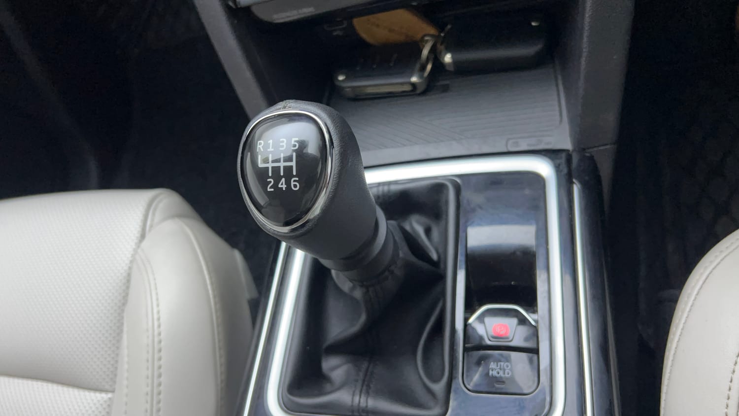 Used 2024 Mahindra XUV700 AX 7 Luxury Pack Diesel MT 7 STR Diesel Manual interior GEAR  KNOB VIEW