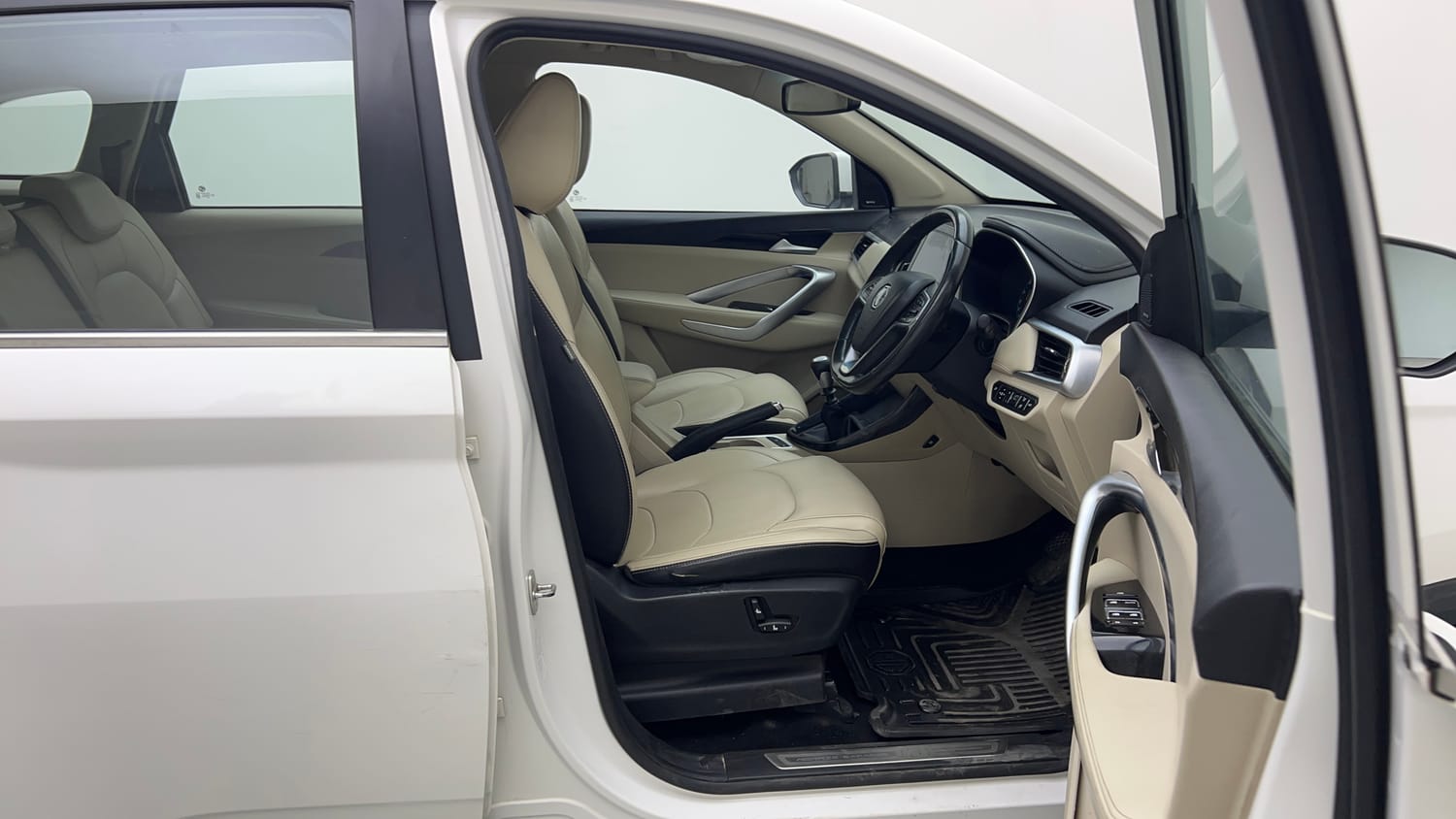 Used 2022 MG Motors Hector Sharp 2.0 Diesel Turbo MT Diesel Manual interior RIGHT SIDE FRONT DOOR CABIN VIEW